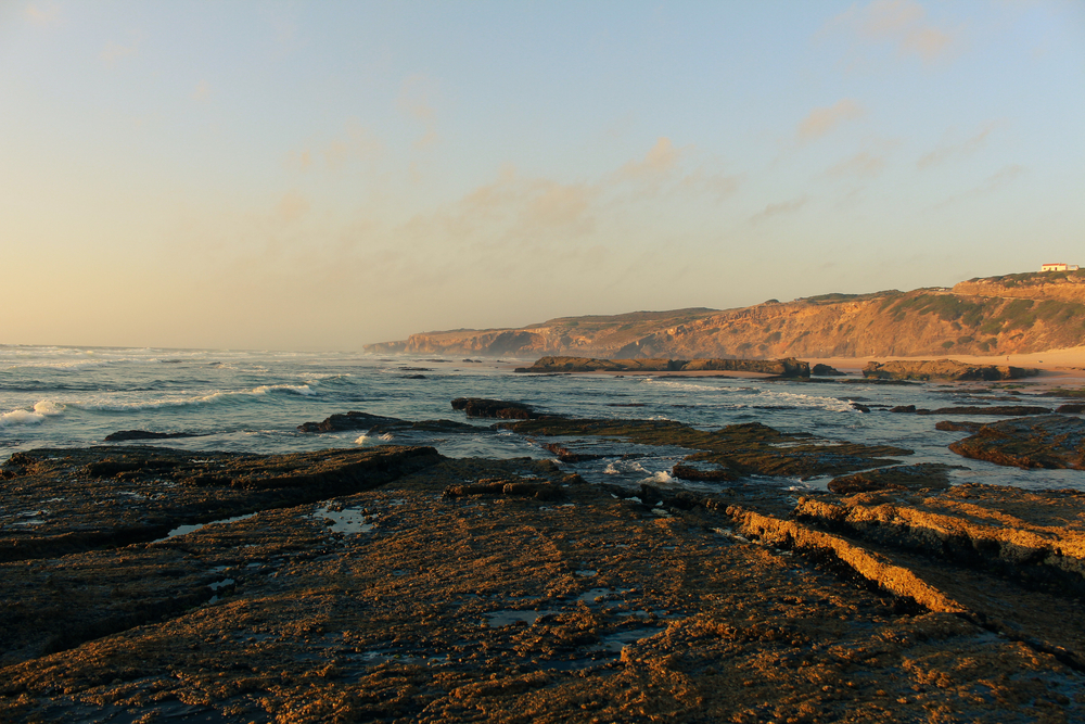 Praia de Monte Clérigo in de avond
