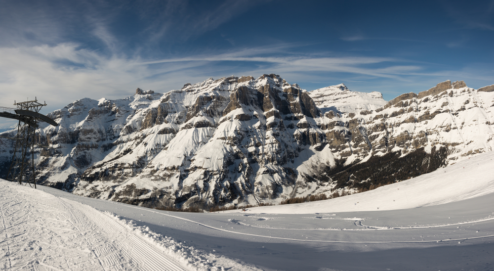 Besneeuwde bergen bij Leukerbad